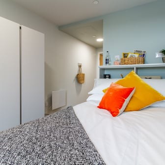 Silver En Suite - Image 1